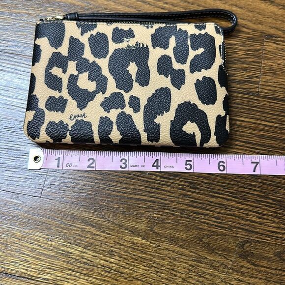 NWT Coach Leopard Print Zipper Wristlet - Picture 4 of 7